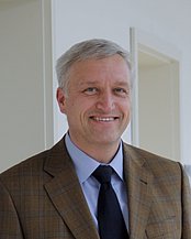 Portrait picture of Prof Dr Frank Mooren