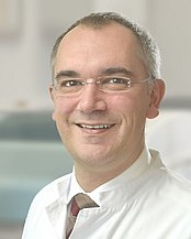 Porträtfoto von Prof. Dr. med. Parviz Ahmad-Nejad