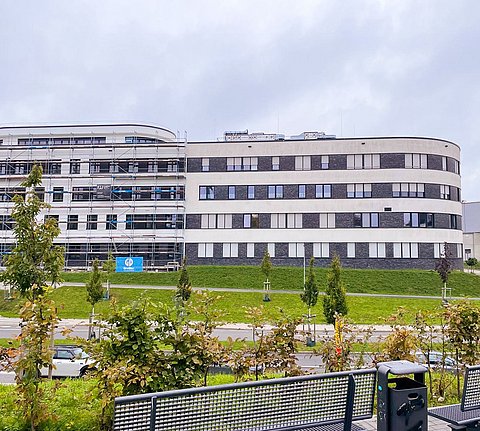 Exterior shot of the building on Pferdebachstraße