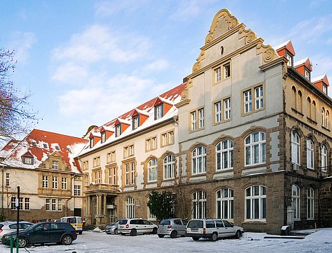 Exterior view of the Centre for Biomedical Education and Research (ZBAF)