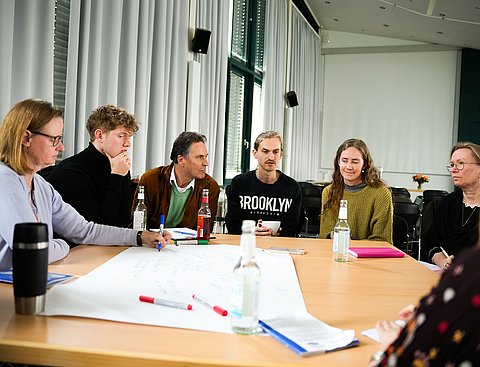 Teilnehmender der Bürgeruniversität an der Uni Witten/Herdecke