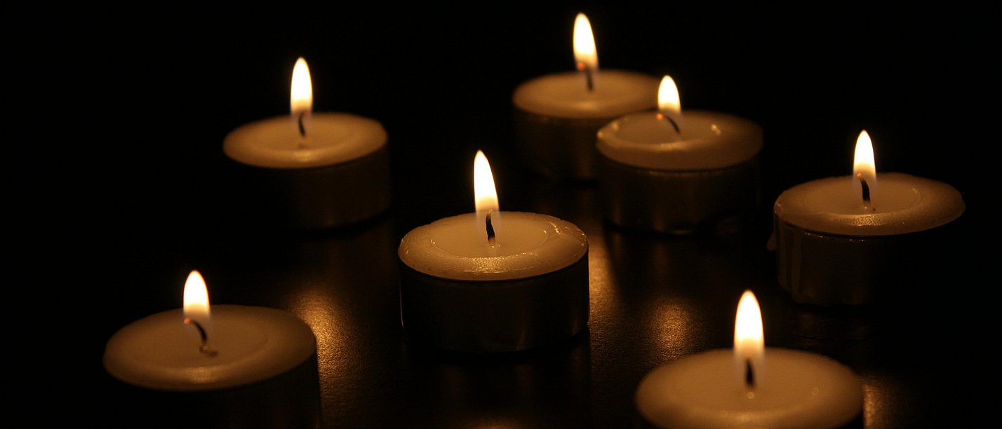 Picture of eight burning tea lights