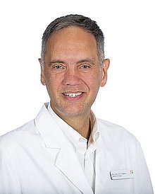 Porträtfoto von Prof. Dr. med. Dirk Bulian