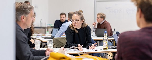 Teilnehmende eines Begleitstudiengangs am Professional Campus der UW/H