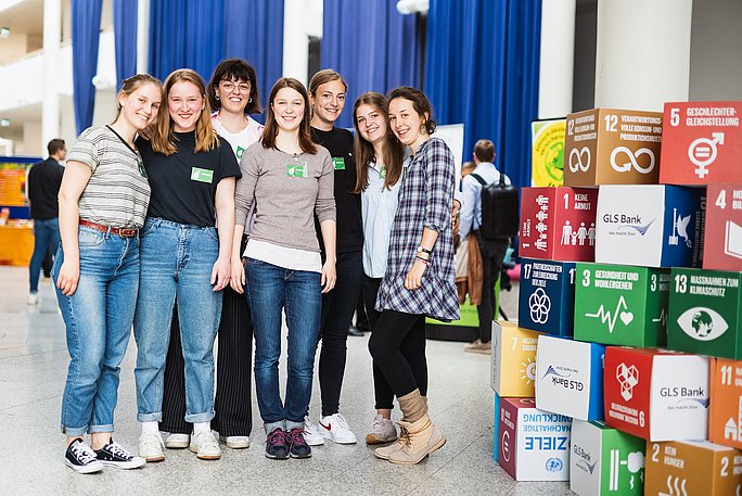 Studierende der Initiative oikos bei der Nachhaltigkeitswoche an der UW/H