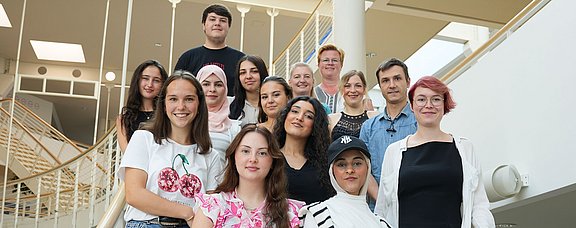 Gruppenfoto der Auszubildenden an der Universität Witten/Herdecke