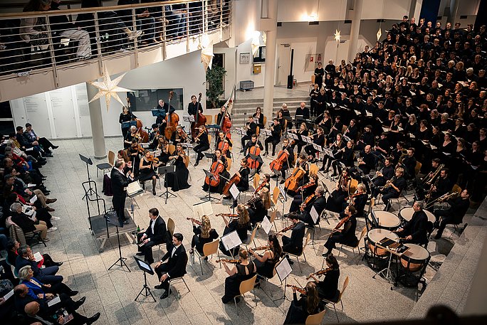 Das Orchester der Uni Witten/Herdecke hat einen Auftritt