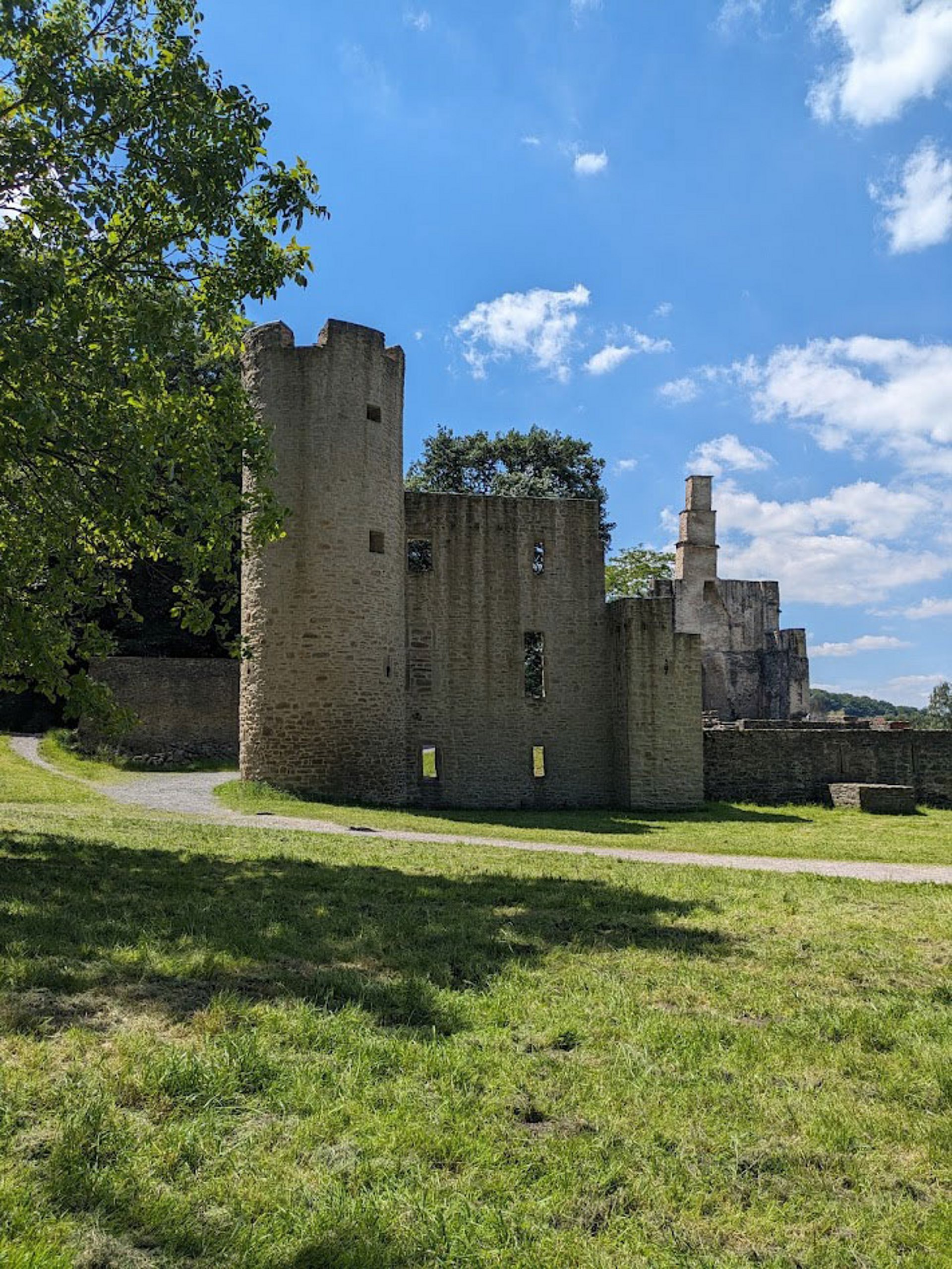 Foto von einer Burgruine.