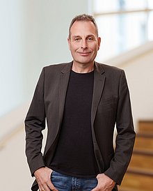 Porträtfoto von Univ.-Prof. Dr. Thomas Ostermann