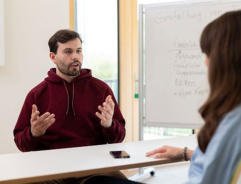 Studierende in Pflegewissenschaft (M. Sc.) in einem Seminar.