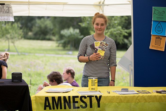 Infostand der studentischen Initiative Amnesty International