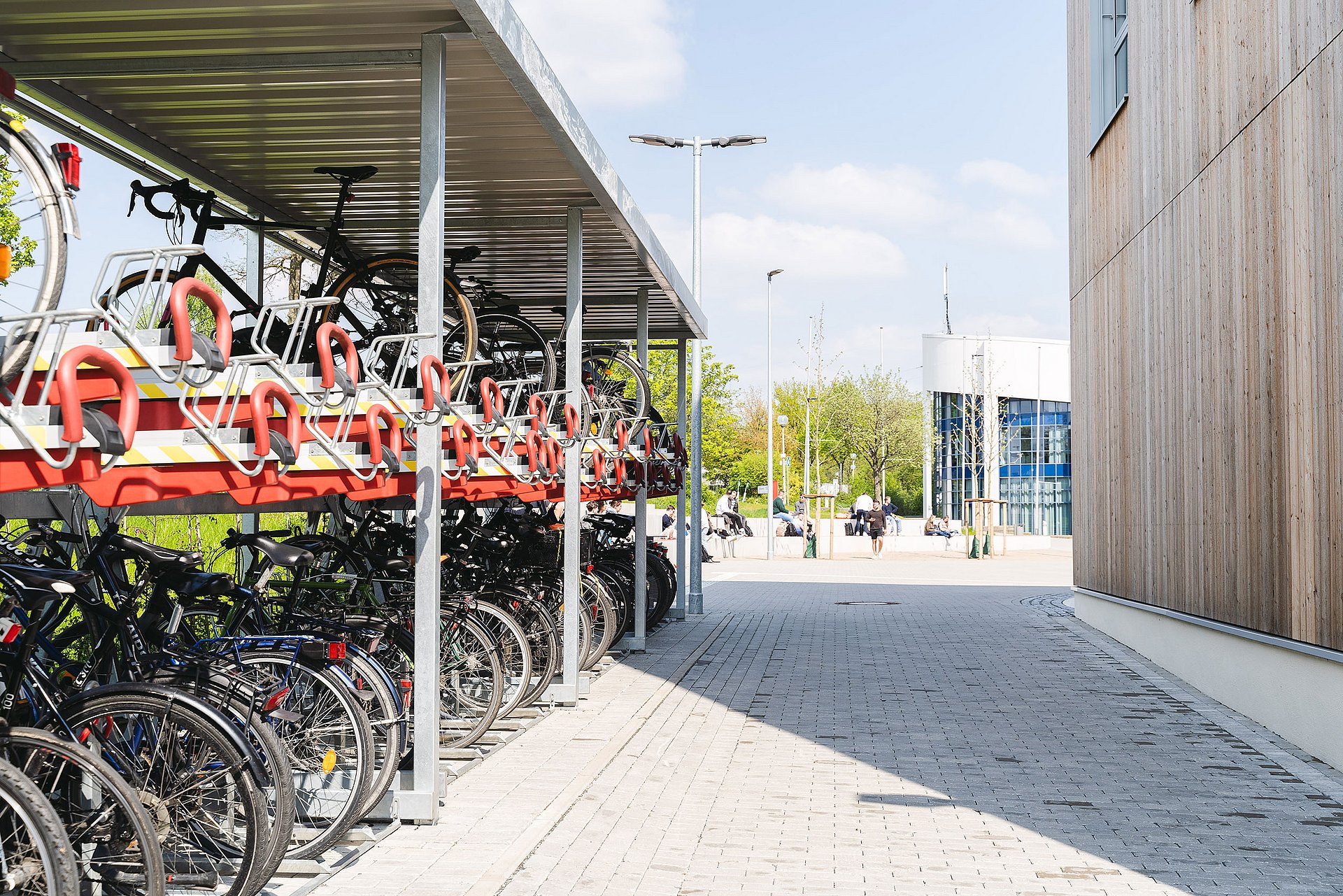 Fahrradparkhaus am Neubau der UW/H.