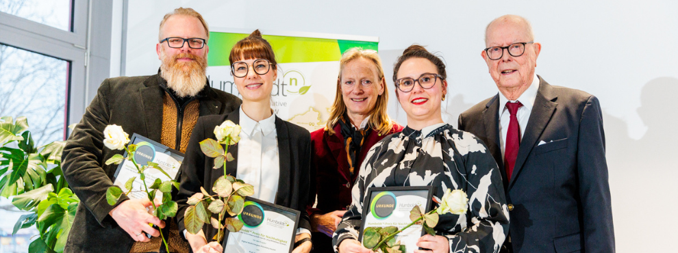 Gruppenfoto von fünf Personen